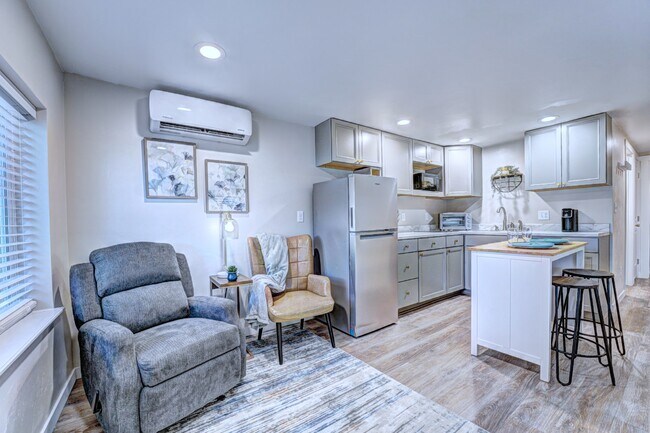 Sala de estar/Cocina - 550 Hall Ave