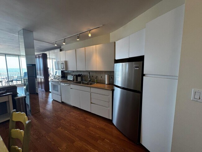 Foto del edificio - 830 Shore Rd