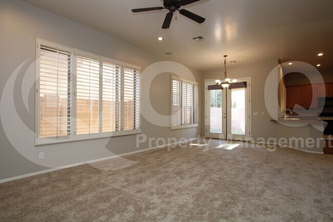 Building Photo - 2039 W Olive Way