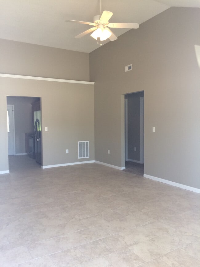 Foto del edificio - 610 A W Market St