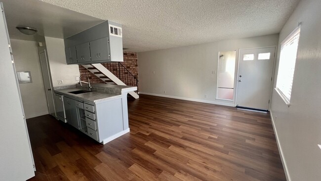 Foto del edificio - 1342 Shawn Dr