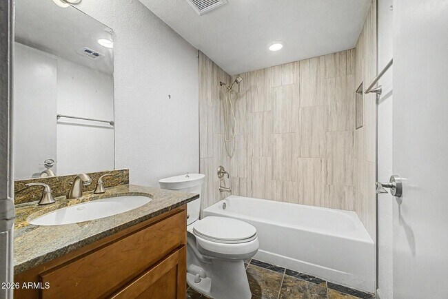 Foto del edificio - 4704 E Paradise Village Pkwy N