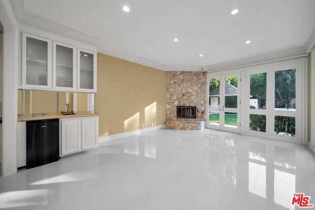 Foto del edificio - 713 Foothill Rd