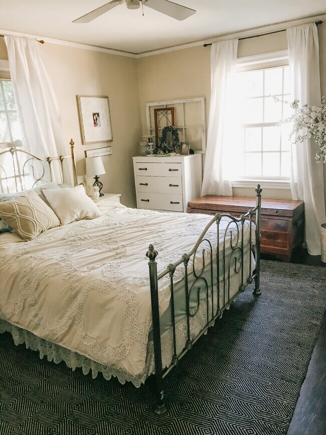Master Bedroom - 901 Brunwood Dr