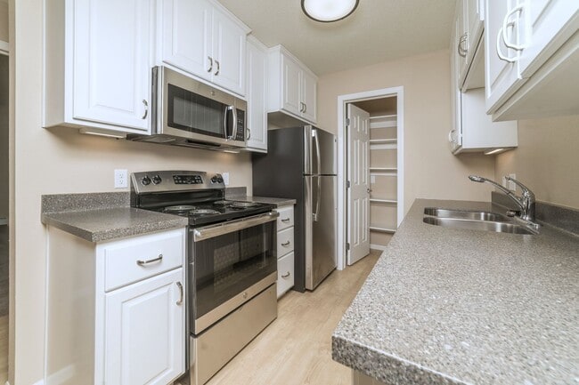 Interior Photo - Golden Creek Apartments