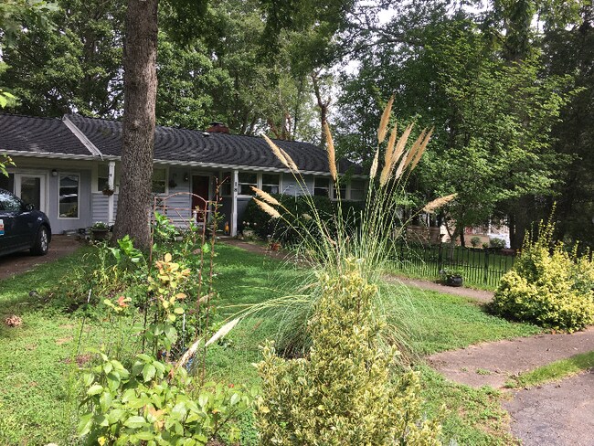 Foto del edificio - 18 Forestdale Dr