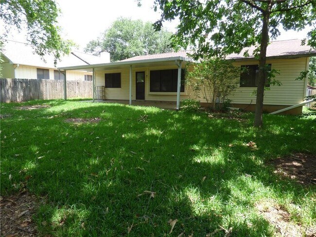 Foto del edificio - 4205 Steve Scarbrough Dr