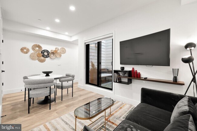 Foto del edificio - 3817 14th St NW