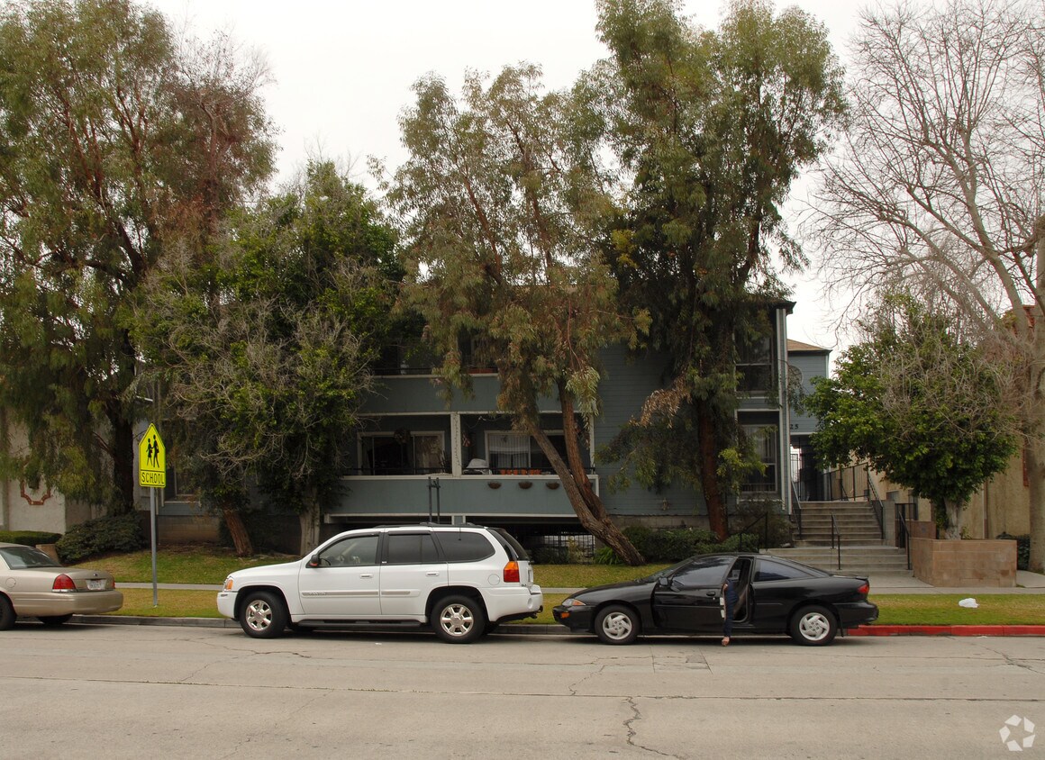 Building Photo - 7025 Vassar Ave
