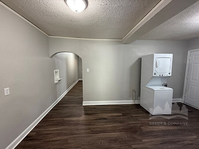 Building Photo - No app fees manager special and Half off f...