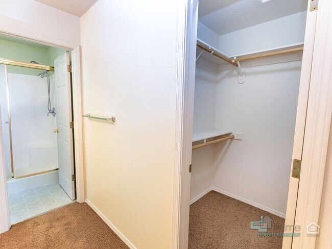 Foto del edificio - 2 Bedroom, 2.5 Bath Close to Nike and Intel!