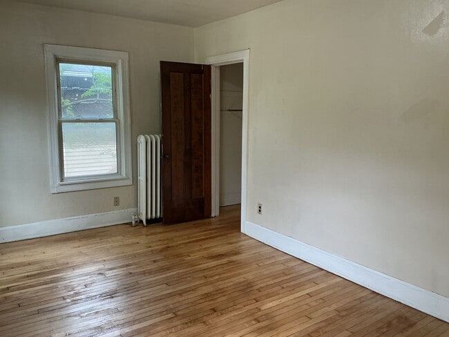 Foto del edificio - 3 bedroom single family home with off stre...