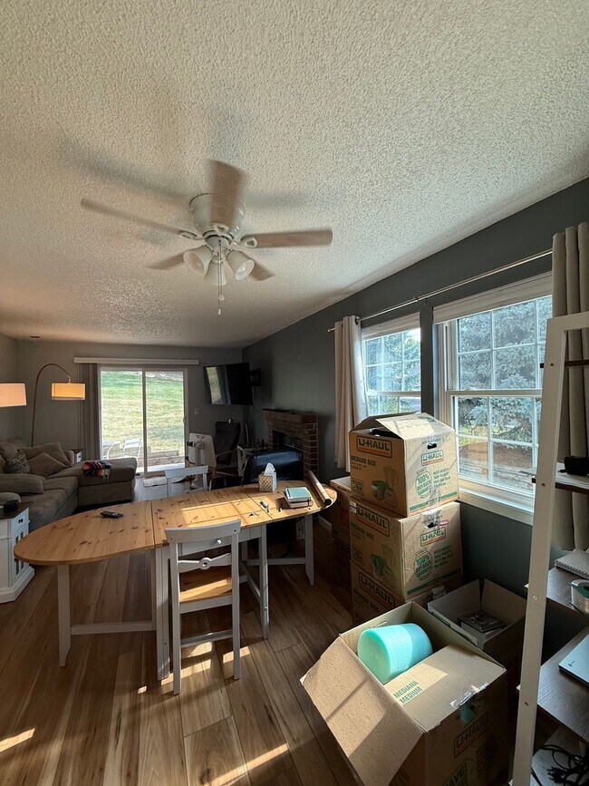 Building Photo - Spacious 2bd/2ba Condo- Lakewood CO, Available 7/10/26!