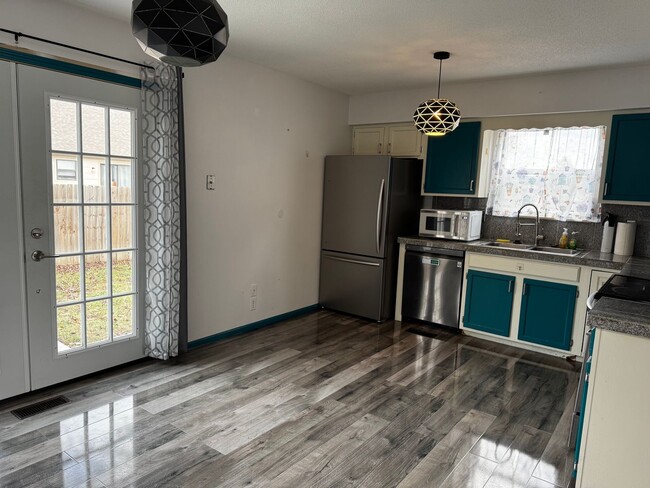 Building Photo - 3250 N Longfellow Ct