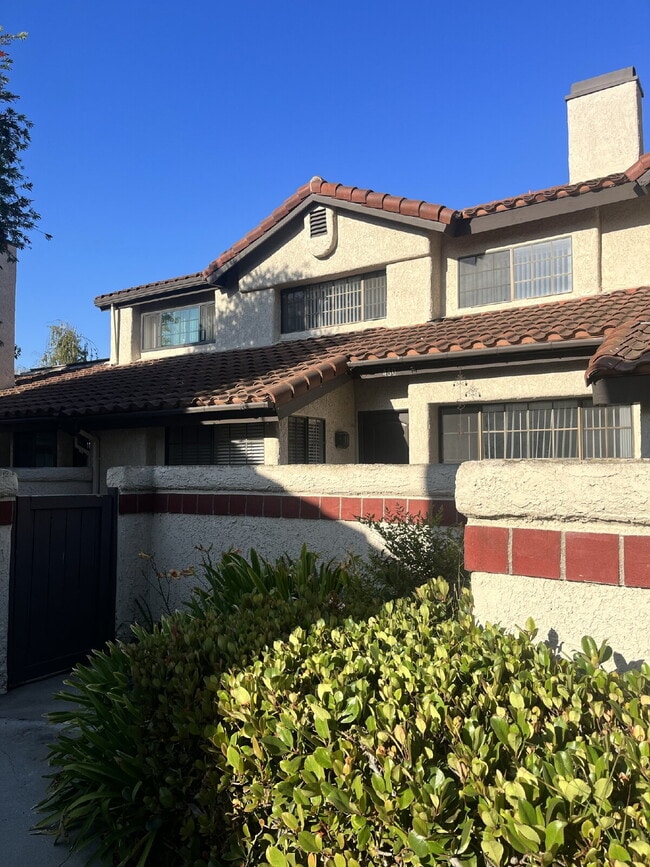 Building Photo - 480 Las Palomas Dr