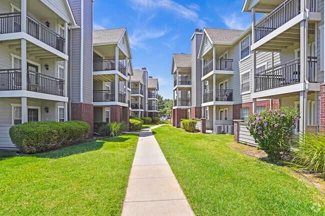 Building Photo - Crown Chase Apts