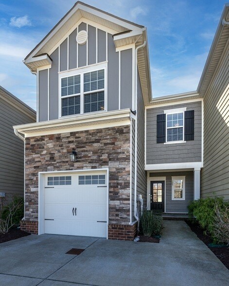 Building Photo - 105 Dursley Ln