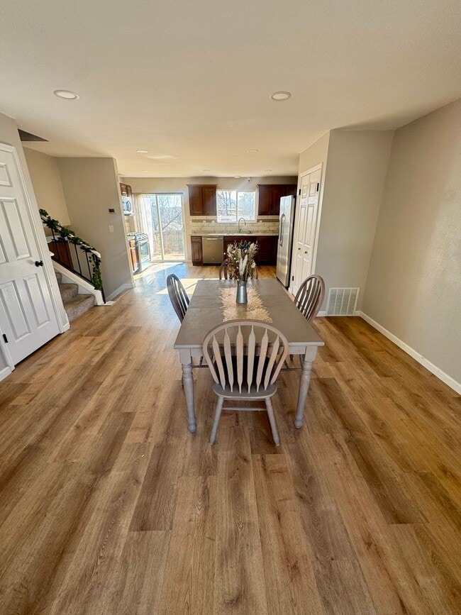 Building Photo - 4 Bedroom home in Stunning Rockrimmon