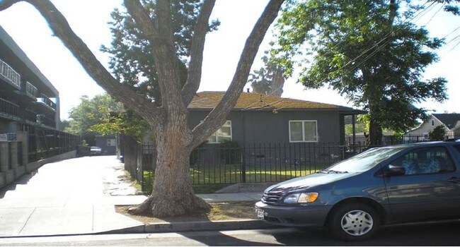 Foto del edificio - 842 N Summit Ave