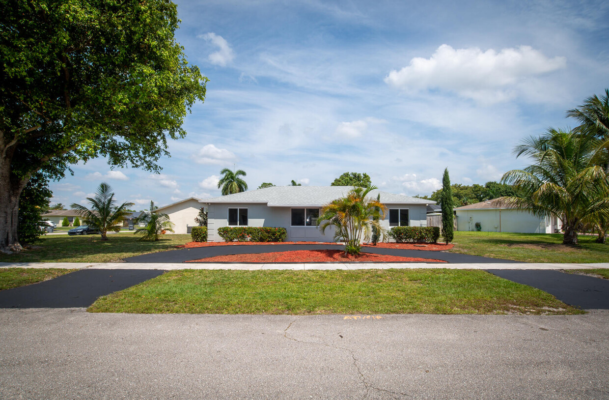 Foto principal - 19481 Dakota Ct