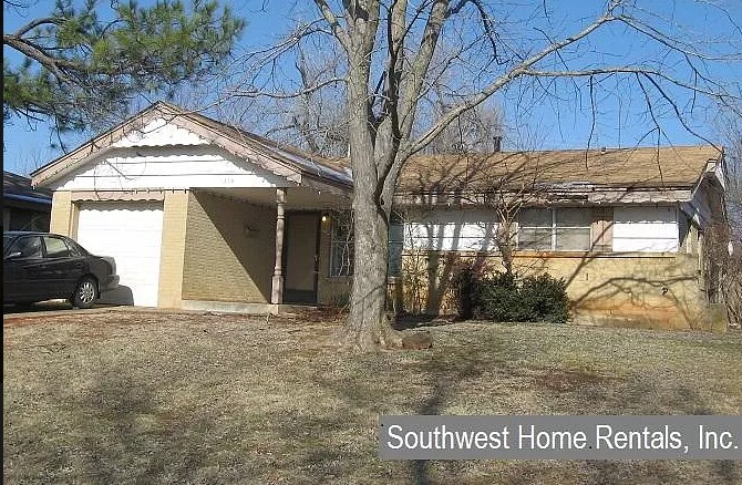 Primary Photo - 1305 Pinewood Ct