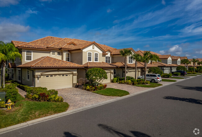 Building Photo - Miramar Links & Miramar Lagoons