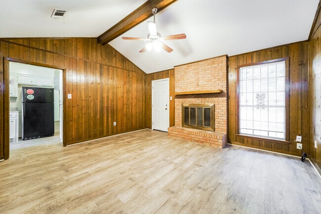 Foto del edificio - 296 Woodcliff Dr