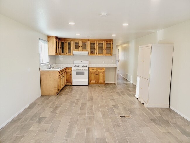 Building Photo - Charming 3 bedroom, 2 bath mobile home in ...