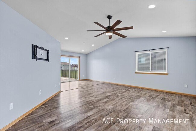 Building Photo - 452 Daystar Rd