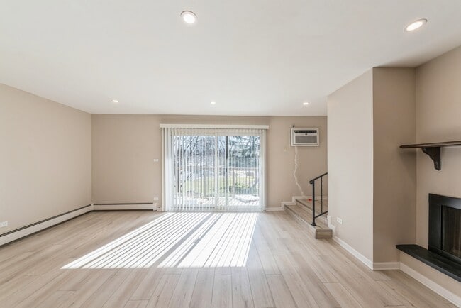 Building Photo - 751 S Dwyer Ave