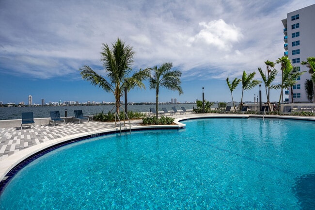 Building Photo - Wake Biscayne Bay
