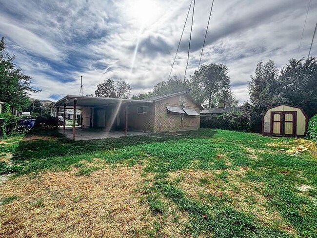 Building Photo - Perfect Location - Private Backyard - 3 be...