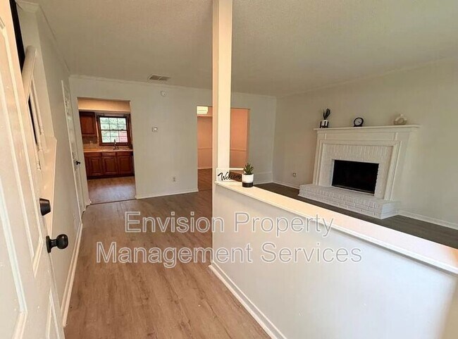 Foto del edificio - 702 Redland Dr