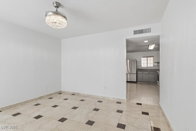 Building Photo - 3760 Briarwood Ave