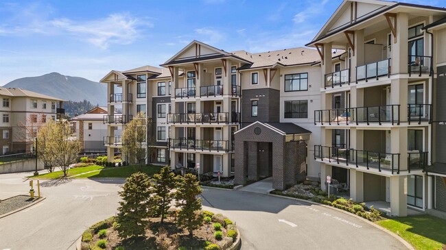 Photo du bâtiment - Bright & Spacious Open-Concept 1 Bed + Den Condo in Sardis — 2 Parking, In-Suite Laundry, Great L...