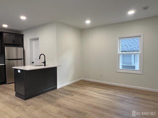 Building Photo - 33 Obert St