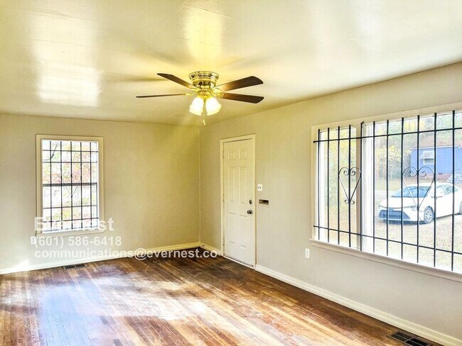 Foto del edificio - 2649 Brookwood Dr