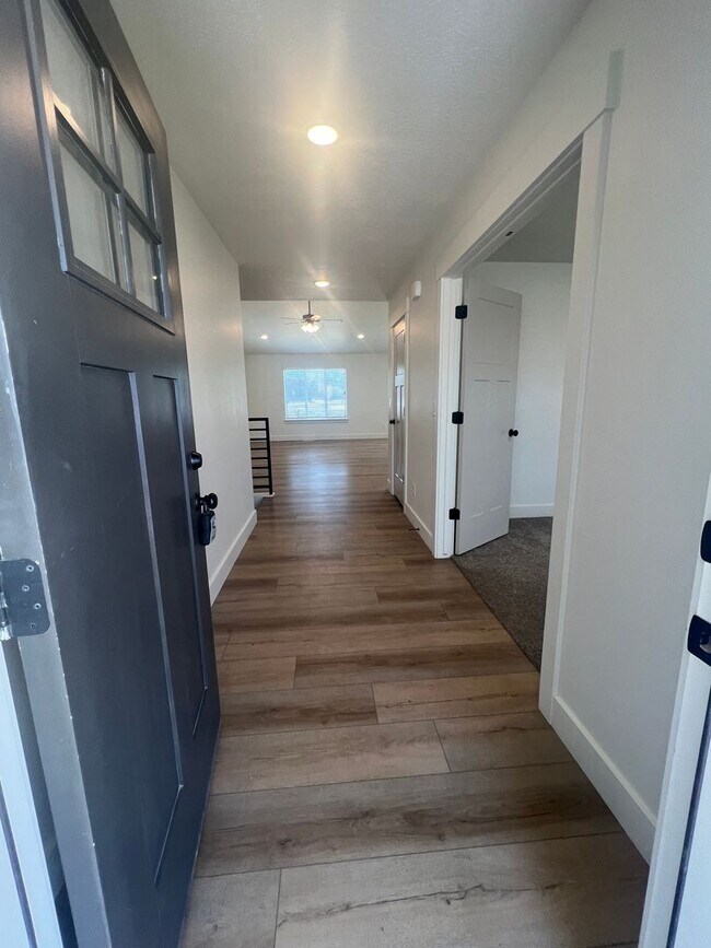 Building Photo - Beautiful Home Built in 2024, Upstairs