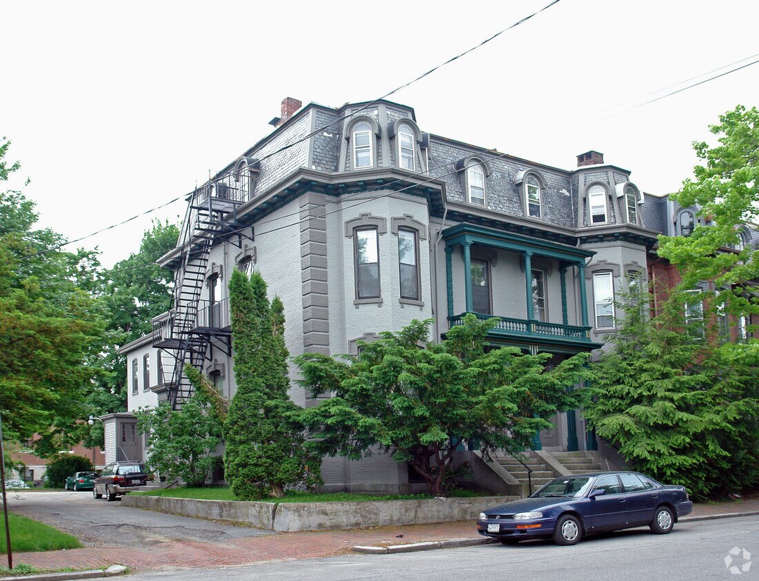 Primary Photo - 138-140 Pine St