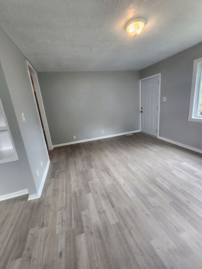 Foto del edificio - Newly Updated Three Bedroom Single Family ...