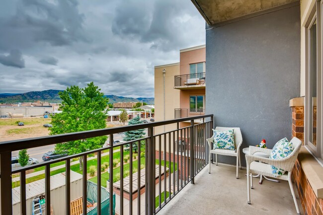 Foto del edificio - Stylish 1 BDR with Amazing Flatirons Views