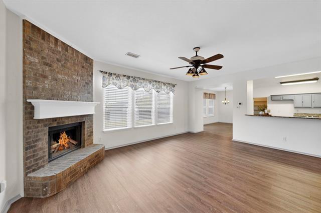 Foto del edificio - 415 Hidden Ridge Dr