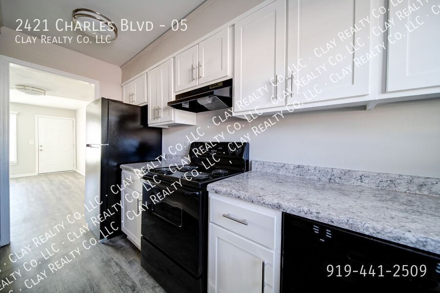 Photo - 2421 Charles Blvd-05