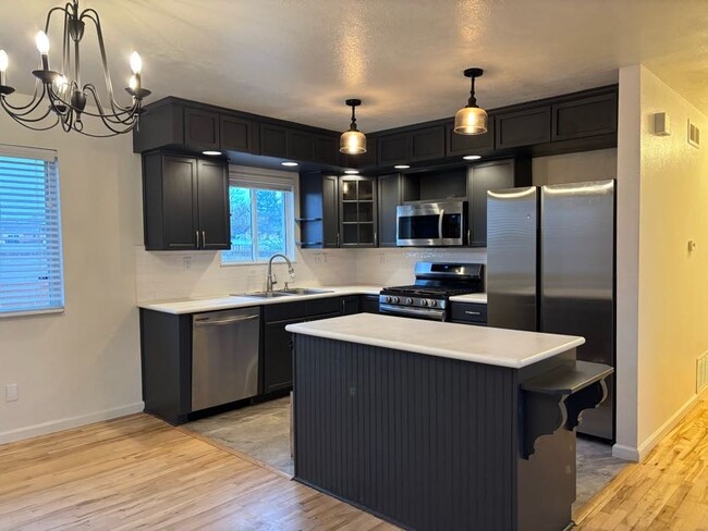 Kitchen - 160 E Eads Dr