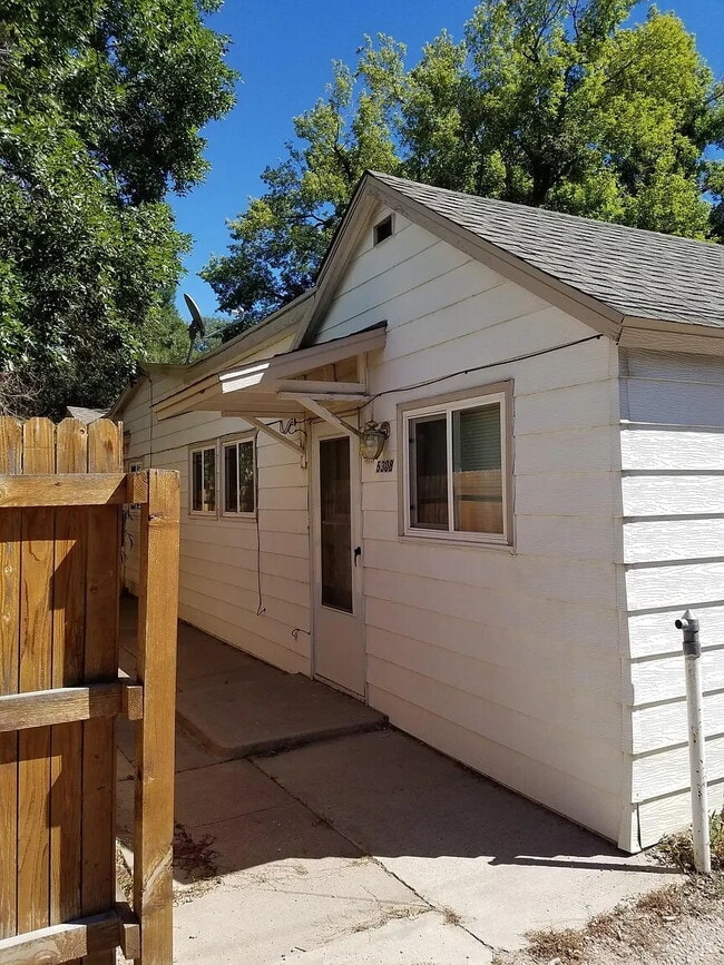 Building Photo - Charming 1-Bed 1-Bath Wheatridge Duplex with Private Fenced Yard & Garage - Available Now!