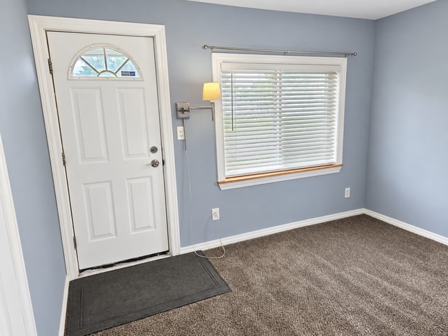 Building Photo - Beautifully Renovated 3-Bedroom, 1 Bathroom Ranch. Updated Kitchen w/ All Appliances, Large Maste...