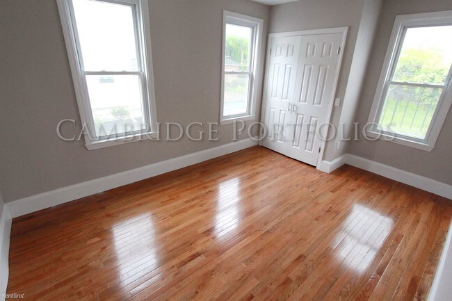 Foto del edificio - 3 br, 2 bath  - 259 Park St