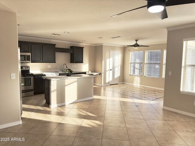 Building Photo - 3435 E Longhorn Dr