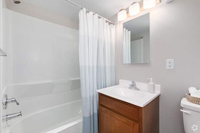 1BR, 1BA - 558SF - 800 Southern Avenue