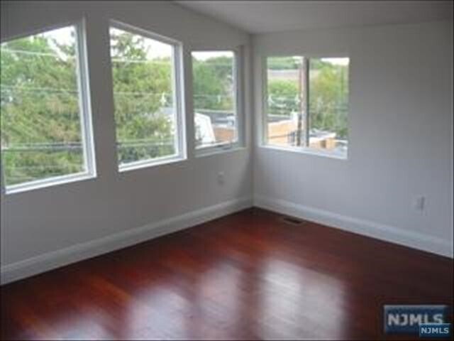 Foto del edificio - 216 Edgewater Rd